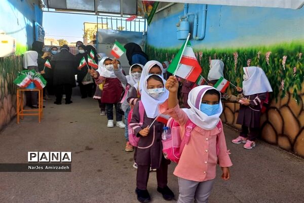 جشن شکوفه‌ها دبستان شایستگان فسا