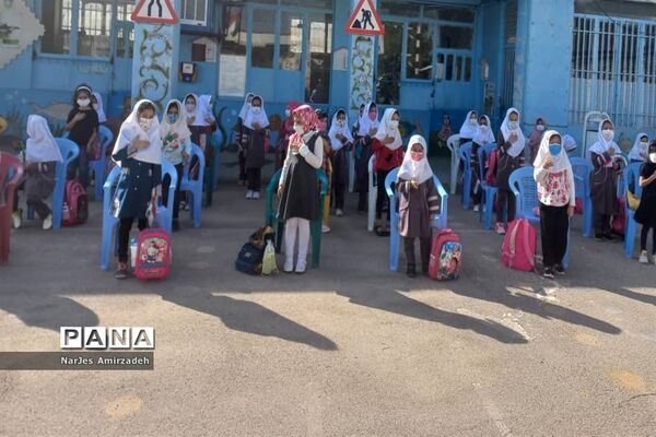جشن شکوفه‌ها دبستان شایستگان فسا