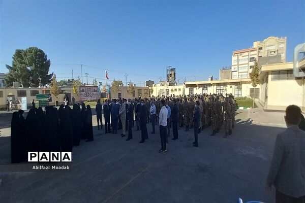 برگزاری صبحگاه مشترک دانش‌آموزی به مناسبت ایام دفاع مقدس