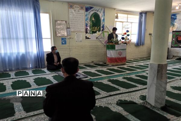 زنگ نماز به مناسبت آغاز سال تحصیلی جدید و هفته دفاع مقدس در دبیرستان نمونه دولتی‌ امام خامنه ای