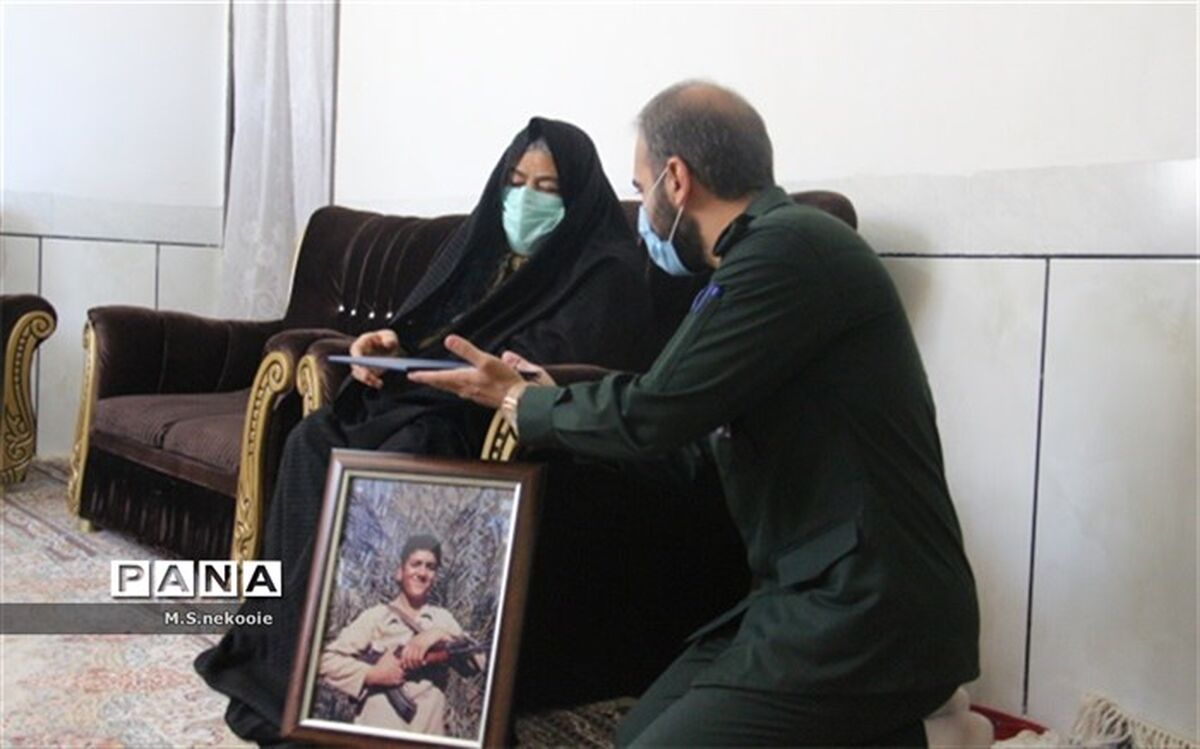 دیدار دانش آموزان بسیجی با خانواده شهدا
