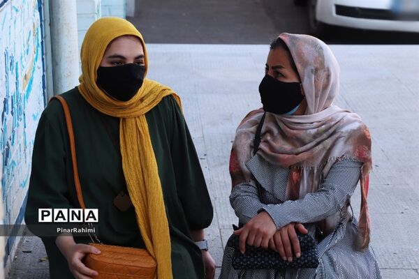 واکسینه شدن دانش آموزان در مراکز واکسیناسیون آموزش و پرورش