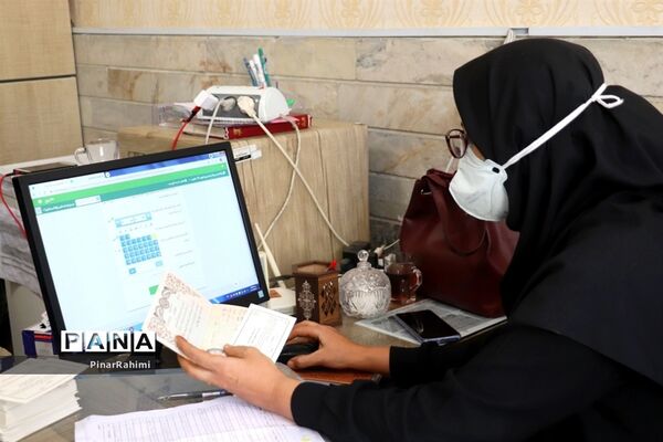 واکسینه شدن دانش آموزان در مراکز واکسیناسیون آموزش و پرورش
