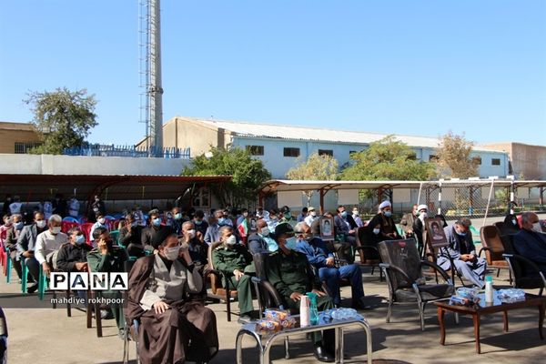 نواختن زنگ ایثار ومقاوت دردبیرستان شیخ هادی هادوی بیرجند