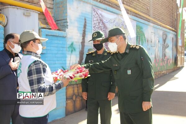 نواختن زنگ ایثار ومقاوت دردبیرستان شیخ هادی هادوی بیرجند