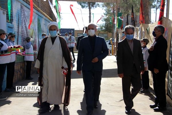 نواختن زنگ ایثار ومقاوت دردبیرستان شیخ هادی هادوی بیرجند