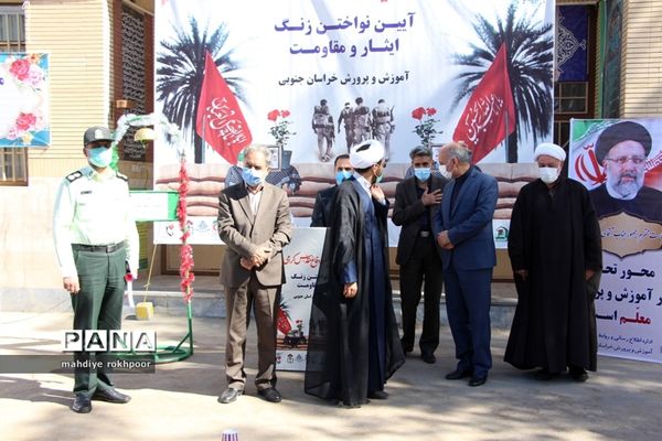 نواختن زنگ ایثار ومقاوت دردبیرستان شیخ هادی هادوی بیرجند