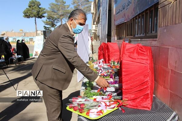 نواختن زنگ ایثار ومقاوت دردبیرستان شیخ هادی هادوی بیرجند