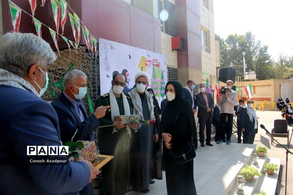آیین استانی نواختن زنگ ایثار و مقاومت در مدرسه شاهد دالکی ناحیه 1 شیراز
