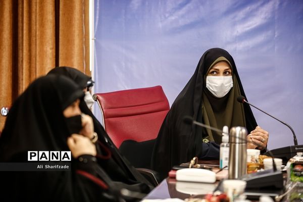 نشست معاون امور زنان رئیس جمهوری با خانواده ایثارگران و شهدا