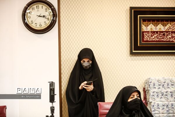 نشست معاون امور زنان رئیس جمهوری با خانواده ایثارگران و شهدا