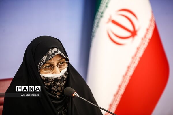 نشست معاون امور زنان رئیس جمهوری با خانواده ایثارگران و شهدا
