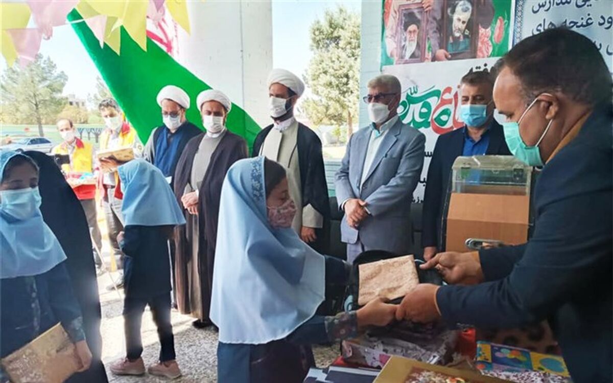 حضور دانش‌آموزان در مراسم جشن عاطفه‌ها مایه دلگرمی است