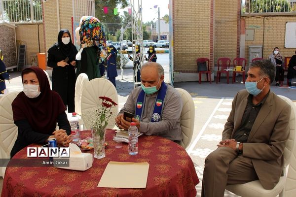 پویش مهر عاطفه‌ها همزمان با سراسر کشور در مدارس استان فارس