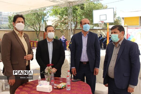 پویش مهر عاطفه‌ها همزمان با سراسر کشور در مدارس استان فارس
