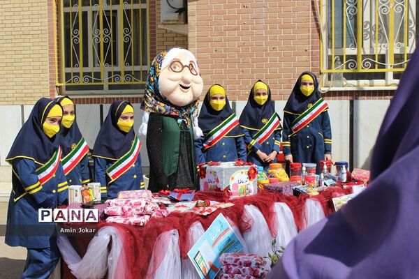 پویش مهر عاطفه‌ها همزمان با سراسر کشور در مدارس استان فارس