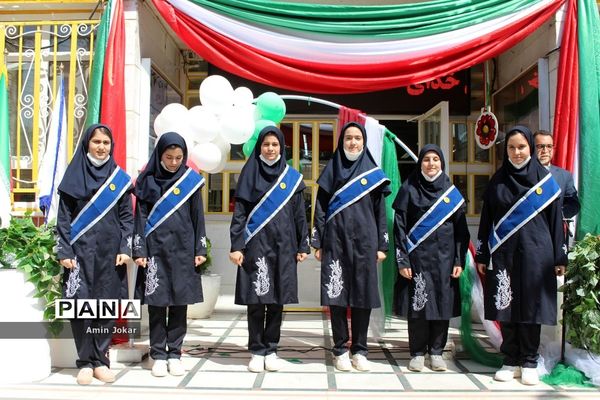 پویش مهر عاطفه‌ها همزمان با سراسر کشور در مدارس استان فارس