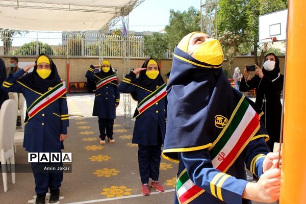 پویش مهر عاطفه‌ها همزمان با سراسر کشور در مدارس استان فارس