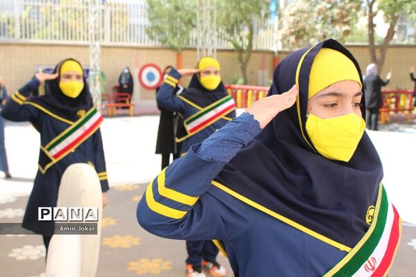 پویش مهر عاطفه‌ها همزمان با سراسر کشور در مدارس استان فارس