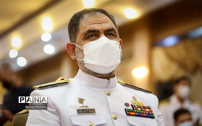 دریادار ایرانی: ایران همواره با سه پدیده تحریم، توطئه و تهدید مواجه است