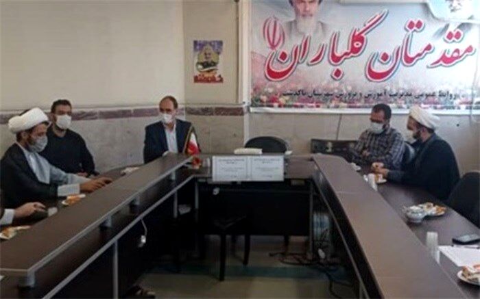 ۸ روحانی به سوالات دینی دانش‌آموزان پاکدشتی پاسخ می‌دهند