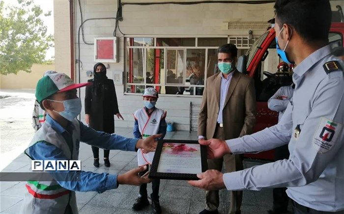 بازدید دانش آموزان پیشتاز دبستان حضرت قاسم (ع)از ایستگاه آتش نشانی شماره( ۸)