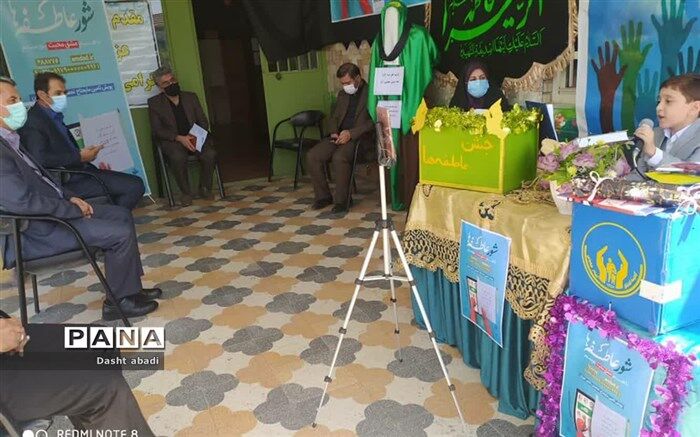 دانش‌آموزان با دستان کوچک‌شان گره‌های بزرگی را باز می‌کنند