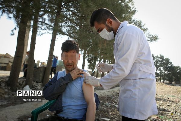 تزریق واکسن سیار برای اقشار آسیب پذیر و افراد بی سرپناه و کودکار کار