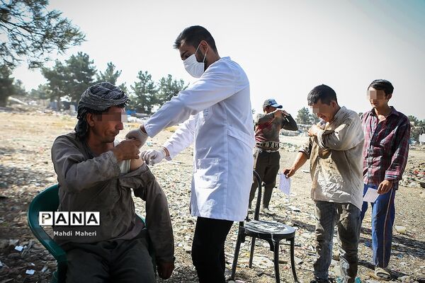 تزریق واکسن سیار برای اقشار آسیب پذیر و افراد بی سرپناه و کودکار کار