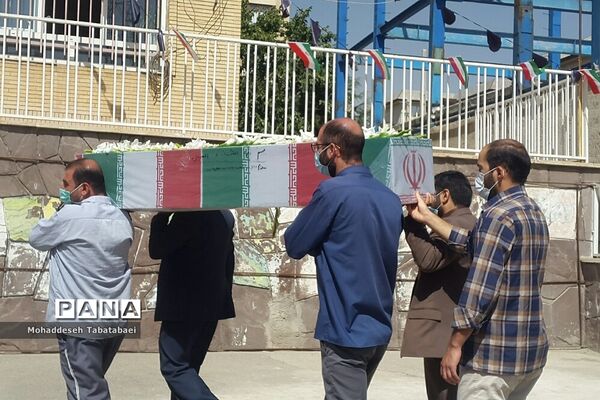 تشییع‌ پیکر مطهر دو شهید گمنام در پردیس