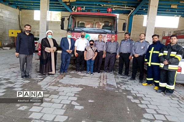 همزمان با هفتم مهرماه ماه از آتش نشانان کاشمر تجلیل شد