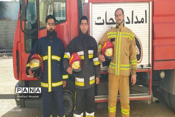 همزمان با هفتم مهرماه ماه از آتش نشانان کاشمر تجلیل شد