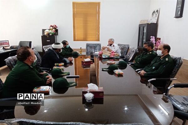 همزمان با هفتم مهرماه ماه از آتش نشانان کاشمر تجلیل شد