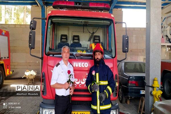 همزمان با هفتم مهرماه ماه از آتش نشانان کاشمر تجلیل شد