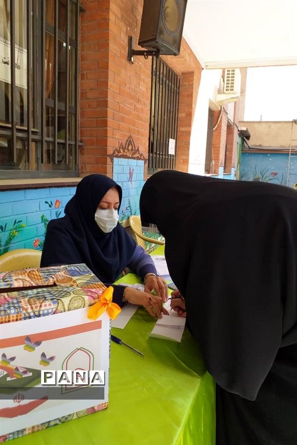 برگزاری پویش مهر عاطفه ها و انتخابات انجمن اولیا و مربیان در دبیرستان قلم چی کرج