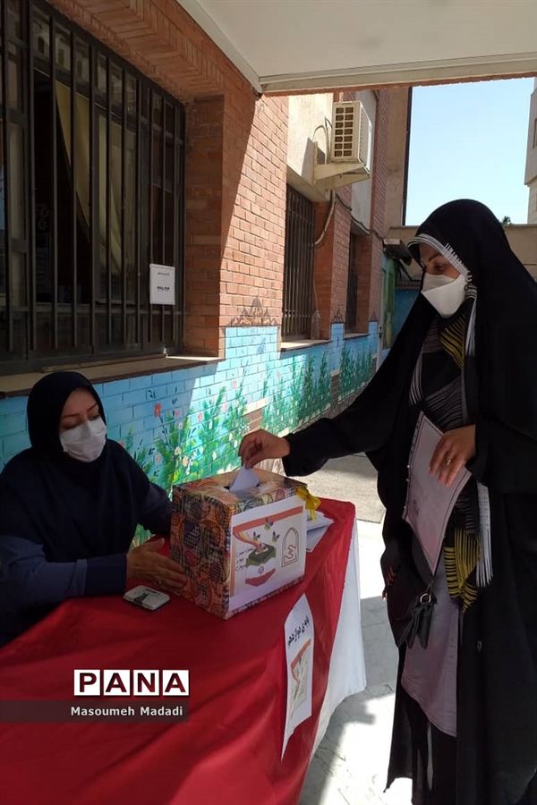 برگزاری پویش مهر عاطفه ها و انتخابات انجمن اولیا و مربیان در دبیرستان قلم چی کرج