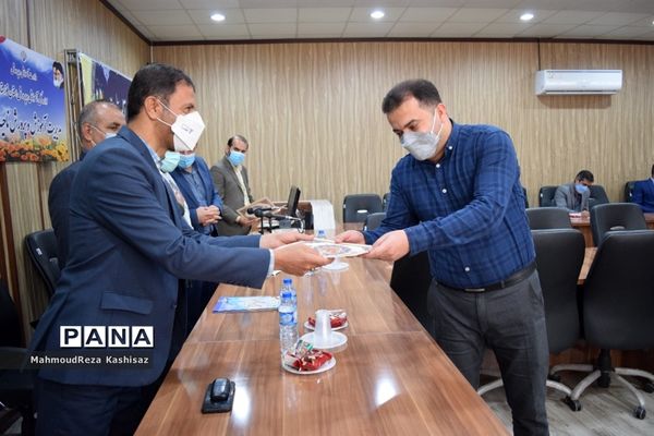 تقدیر از خانواده شهدا، آزادگان، جانبازان و رزمندگان هشت سال دفاع مقدس