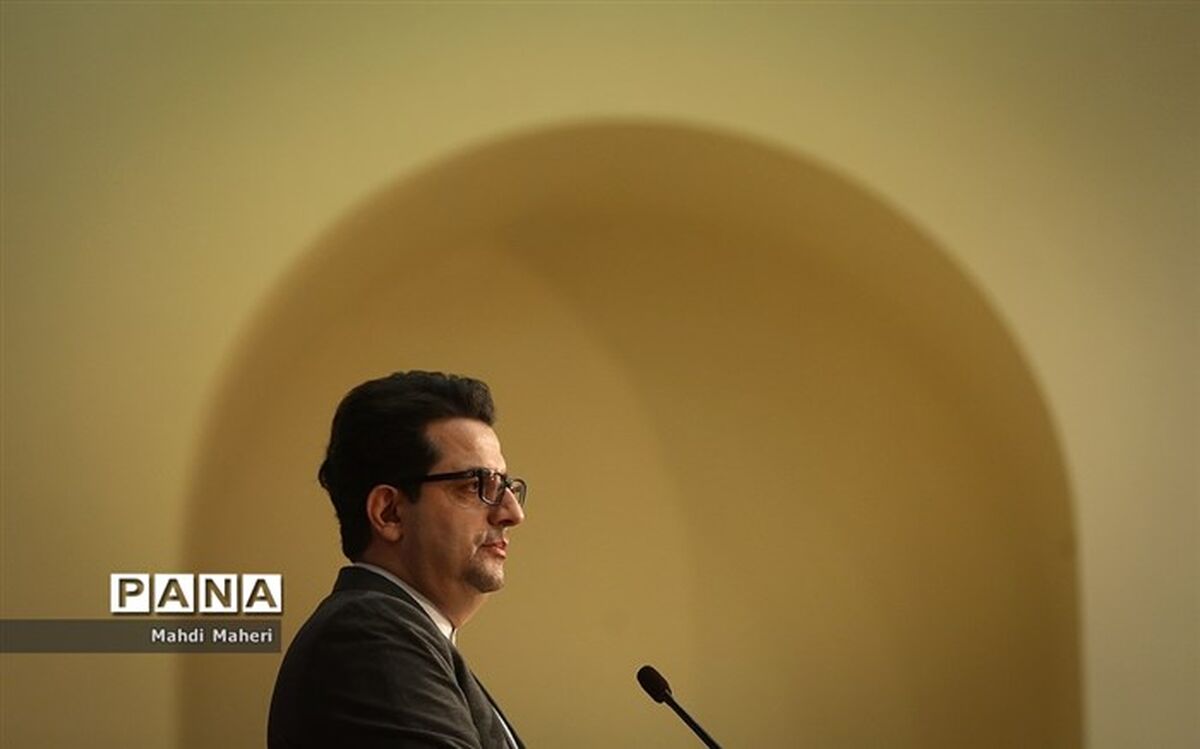 تعرض و بی‌احترامی عده‌ای به سفارت ایران در باکو