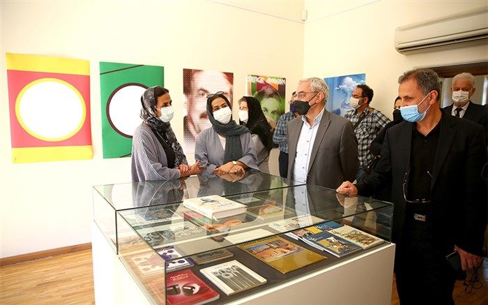 افتتاح نمایشگاه گروهی پوستر «ساده رنگی» به یاد سرژ آواکیان 