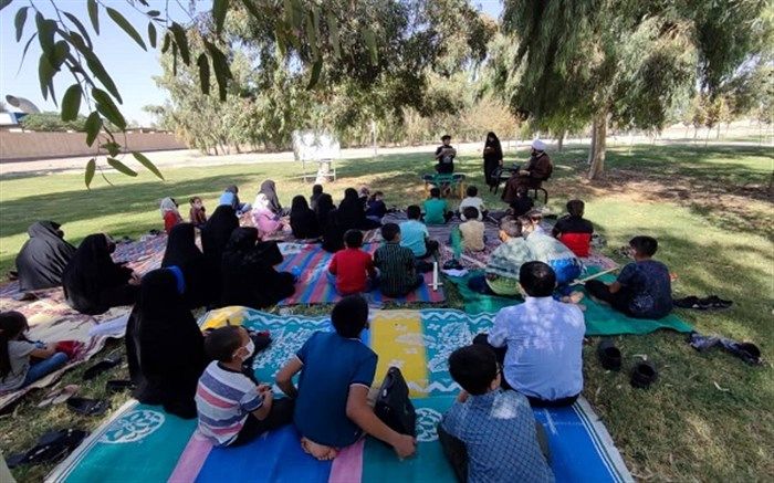 نشست صمیمی جمعی از نوجوانان قمی با موضوع «نویسندگی»