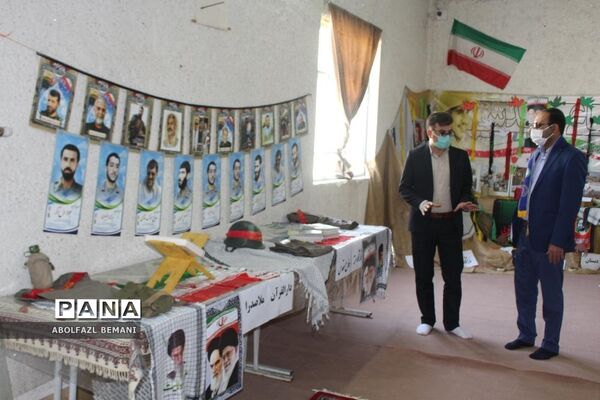 نمایشگاه «جلوه‌های دفاع مقدس» در دبیرستان شبانه‌روزی کهک
