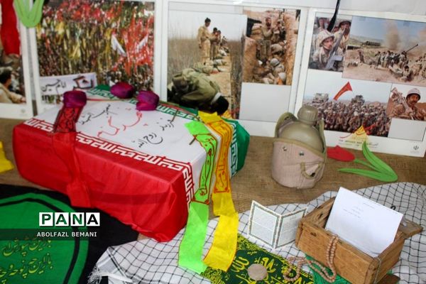 نمایشگاه «جلوه‌های دفاع مقدس» در دبیرستان شبانه‌روزی کهک