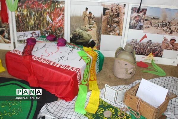 نمایشگاه «جلوه‌های دفاع مقدس» در دبیرستان شبانه‌روزی کهک