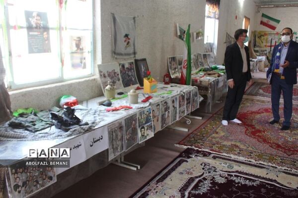 نمایشگاه «جلوه‌های دفاع مقدس» در دبیرستان شبانه‌روزی کهک