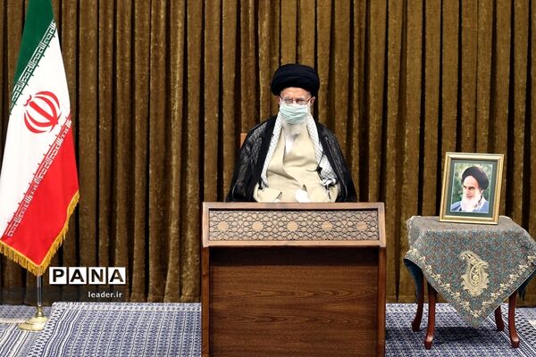 ارتباط تصویری رهبر معظم انقلاب با مراسم مشترک دانش‌آموختگی دانشگاه‌های افسری نیروهای مسلح در دانشگاه امام حسین(ع)
