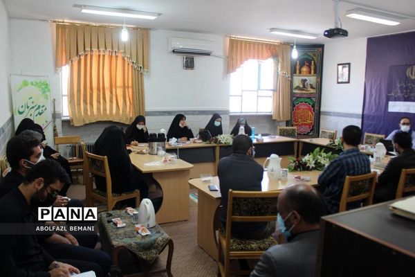 جلسه هم‌اندیشی مربیان پیشتاز مدارس شهرستان کهک