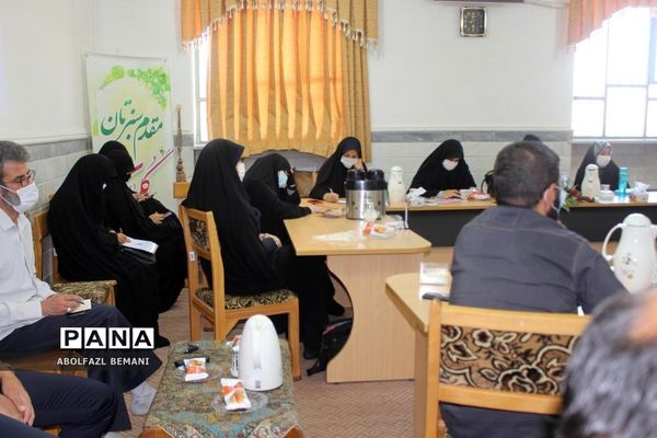 جلسه هم‌اندیشی مربیان پیشتاز مدارس شهرستان کهک