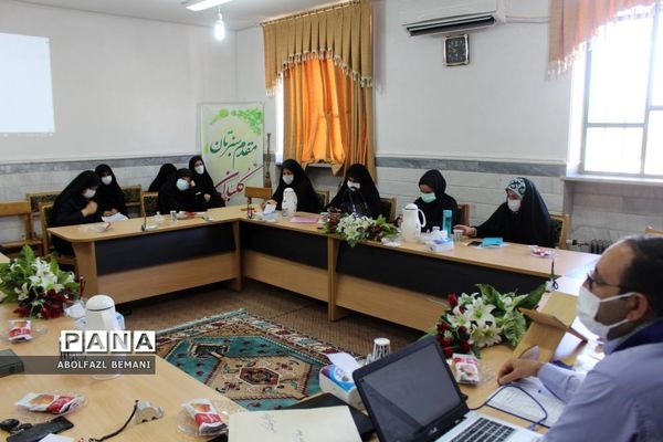 جلسه هم‌اندیشی مربیان پیشتاز مدارس شهرستان کهک