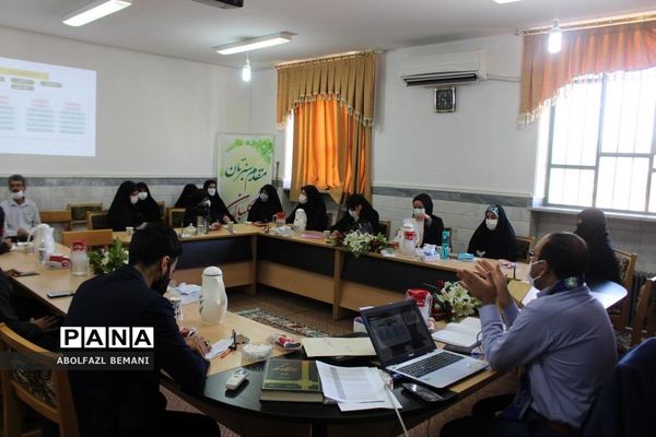 جلسه هم‌اندیشی مربیان پیشتاز مدارس شهرستان کهک