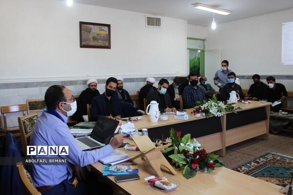جلسه هم‌اندیشی مربیان پیشتاز مدارس شهرستان کهک